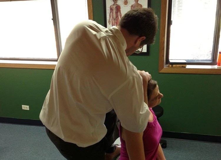 neck pain chiropractor adjustment